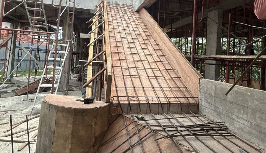 Staircase and beam reinforcement in place before concreting, Kajang bungalow