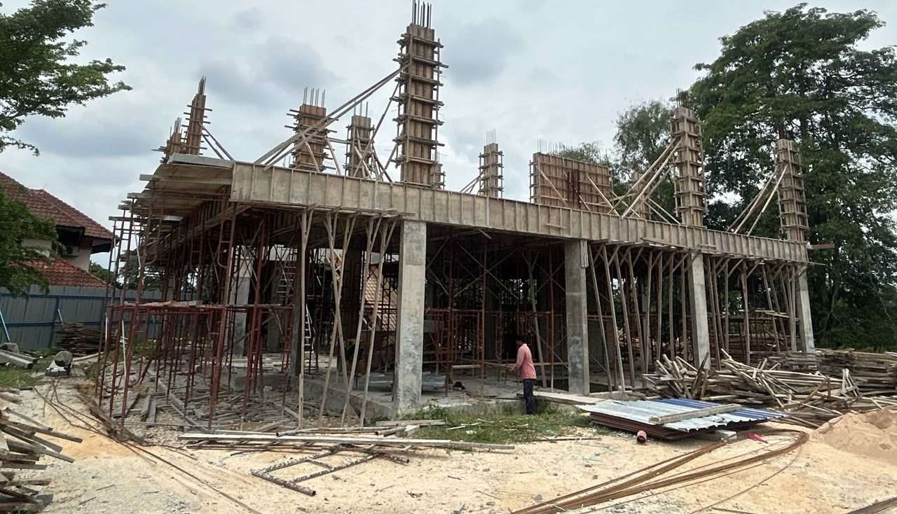 Reinforced concrete frame of a two-storey bungalow under construction in Kajang